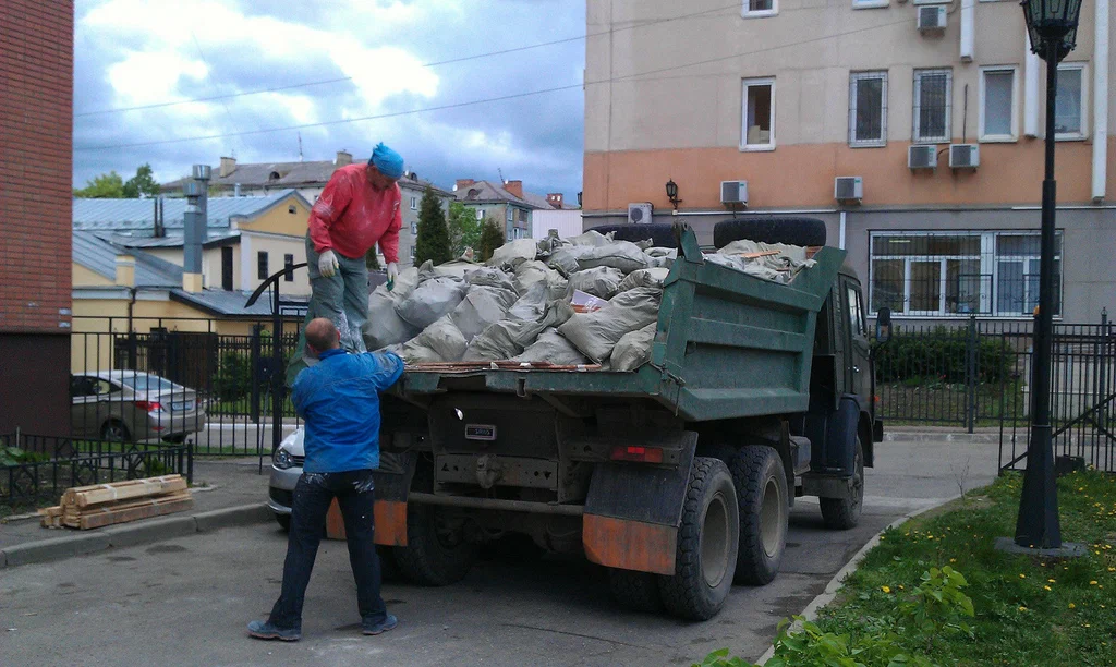 Вывоз строительного мусора в Ейске от 1649 руб. – ПроМусор