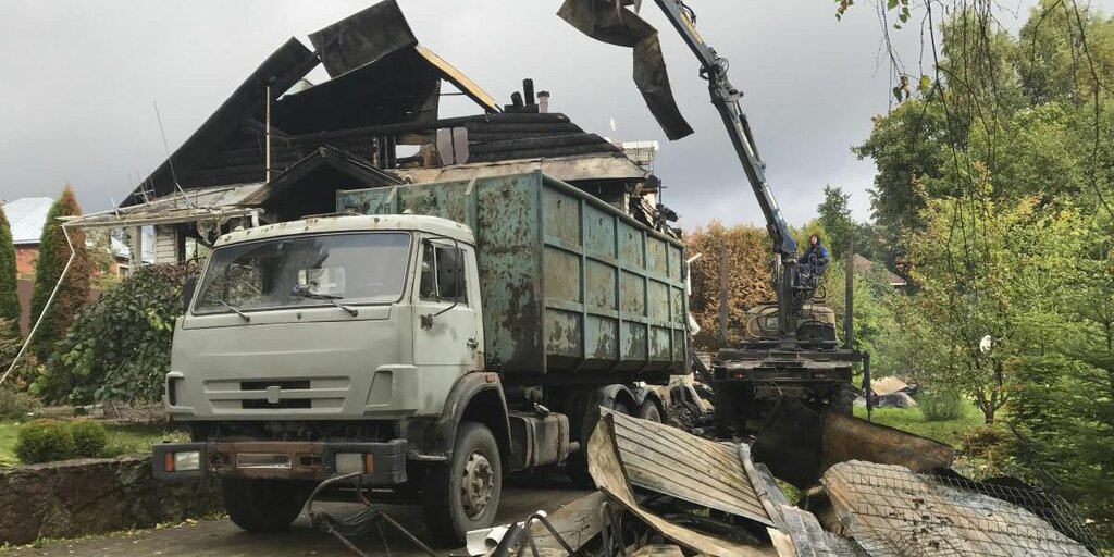 Вывоз мусора после пожара с утилизацией в Ейске в октябре