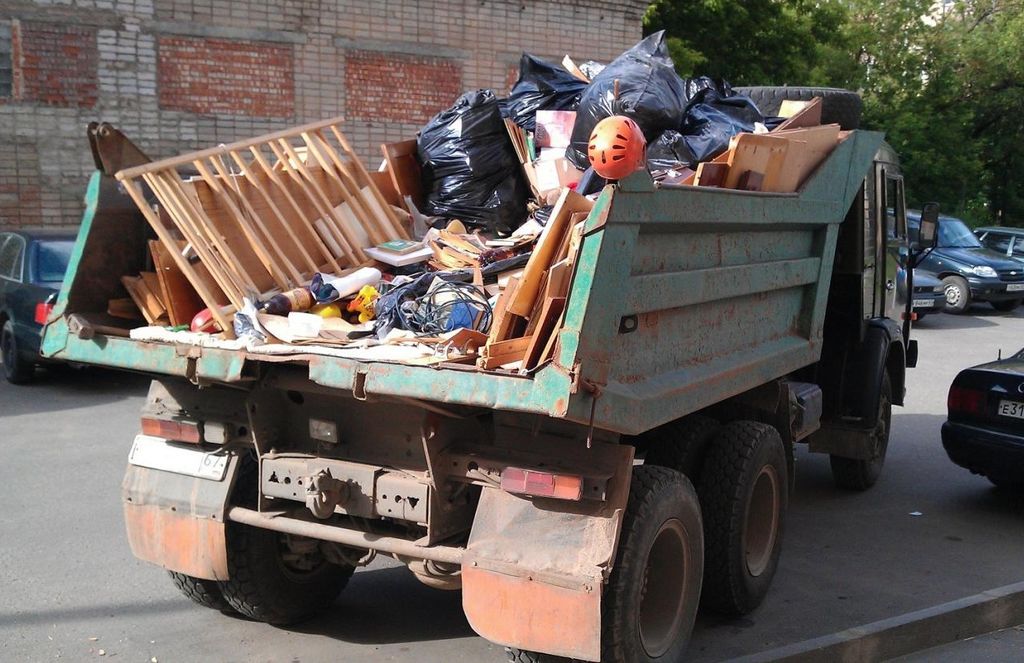 Вывоз мусора из магазина в Ейске от ПроМусор: услуги, цена от 1804 руб., утилизация отходов
