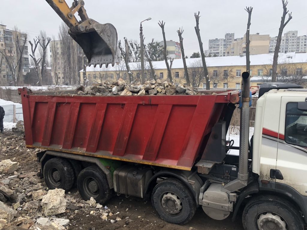 Вывоз мусора Камазом в Ейске в октябре