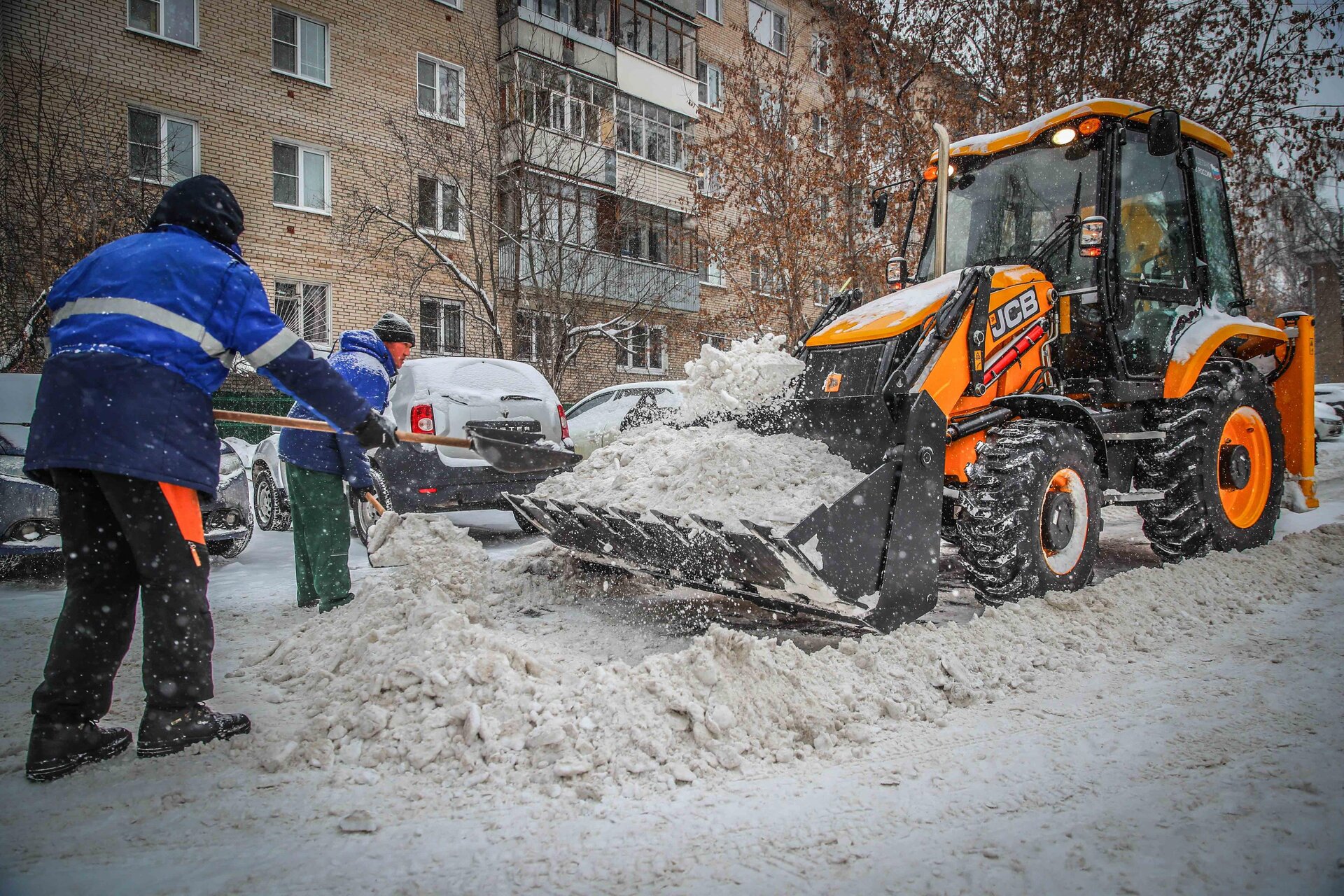 Очистка дворов от снега и наледи в Ейске — уборка снега, трактор и ручная, цены от 515 руб. | ПроМусор