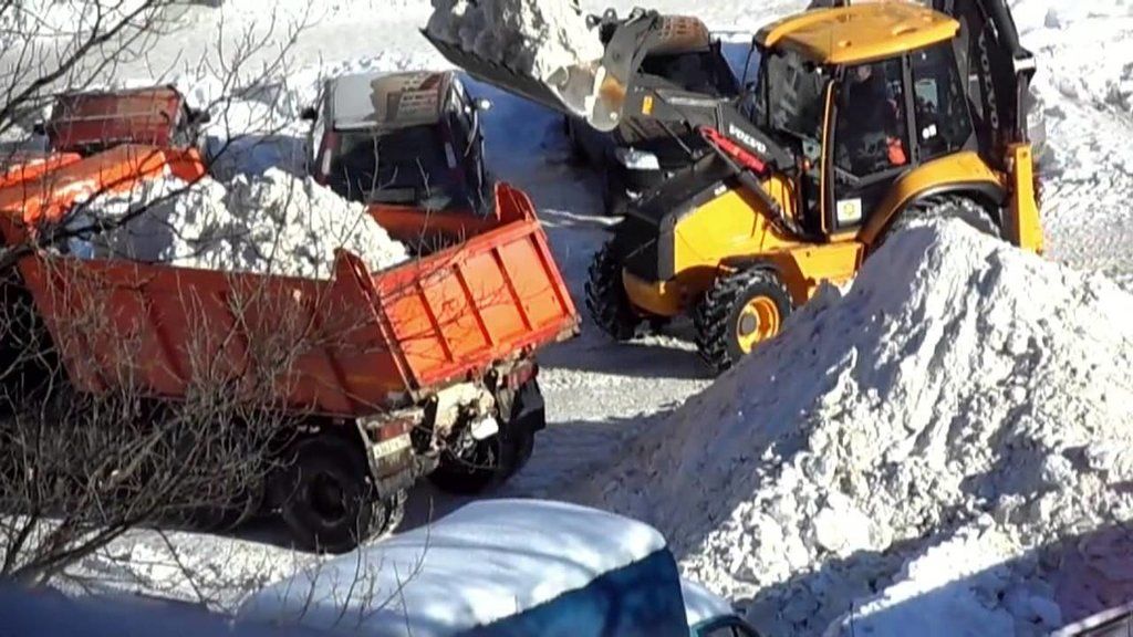 Вывоз снега с погрузкой в Ейске для организаций и частных лиц в октябре